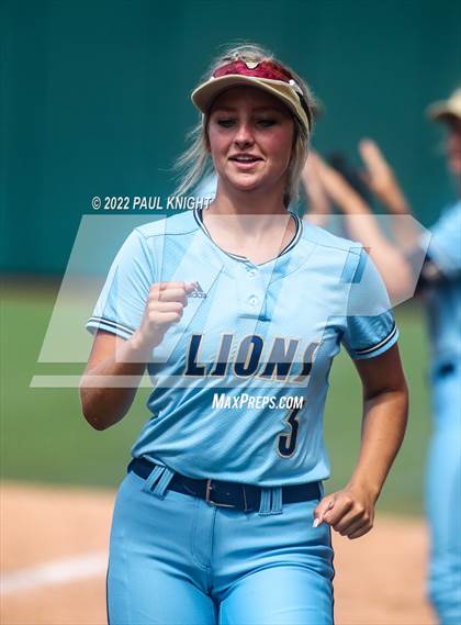 Thumbnail 3 in Lake Creek vs. Georgetown (UIL 5A State Championship) photogallery.