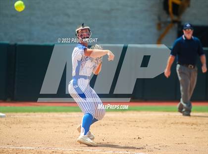Thumbnail 2 in Lake Creek vs. Georgetown (UIL 5A State Championship) photogallery.