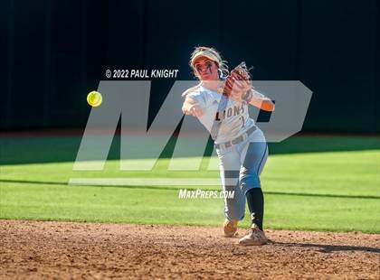 Thumbnail 2 in Lake Creek vs. Georgetown (UIL 5A State Championship) photogallery.