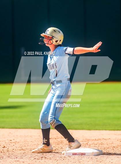 Thumbnail 3 in Lake Creek vs. Georgetown (UIL 5A State Championship) photogallery.
