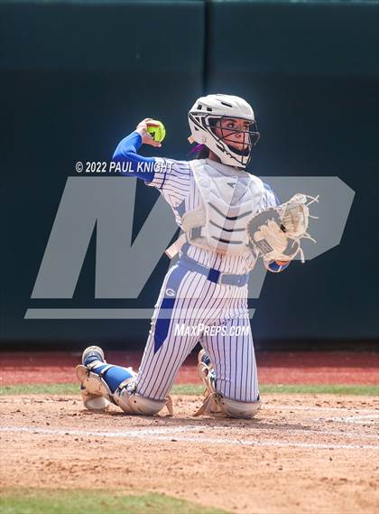 Thumbnail 3 in Lake Creek vs. Georgetown (UIL 5A State Championship) photogallery.