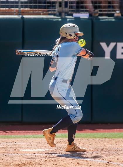Thumbnail 3 in Lake Creek vs. Georgetown (UIL 5A State Championship) photogallery.