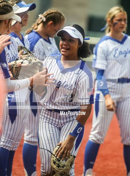 Thumbnail 2 in Lake Creek vs. Georgetown (UIL 5A State Championship) photogallery.