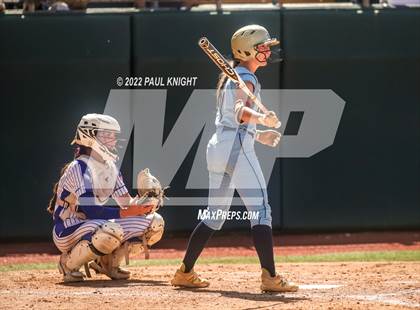 Thumbnail 3 in Lake Creek vs. Georgetown (UIL 5A State Championship) photogallery.