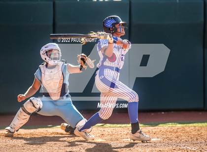 Thumbnail 3 in Lake Creek vs. Georgetown (UIL 5A State Championship) photogallery.