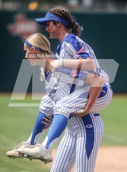 Thumbnail 3 in Lake Creek vs. Georgetown (UIL 5A State Championship) photogallery.