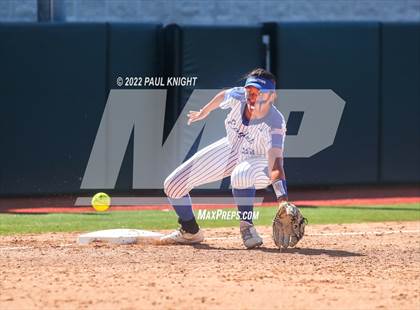 Thumbnail 2 in Lake Creek vs. Georgetown (UIL 5A State Championship) photogallery.