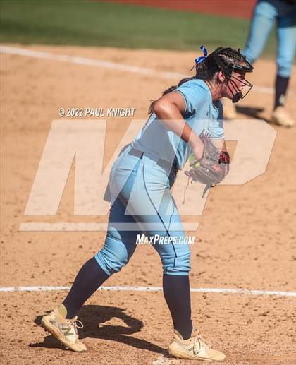 Thumbnail 3 in Lake Creek vs. Georgetown (UIL 5A State Championship) photogallery.