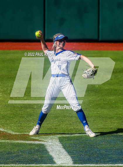 Thumbnail 3 in Lake Creek vs. Georgetown (UIL 5A State Championship) photogallery.
