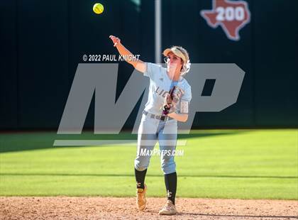 Thumbnail 3 in Lake Creek vs. Georgetown (UIL 5A State Championship) photogallery.