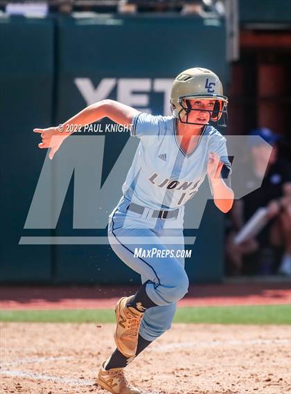 Thumbnail 2 in Lake Creek vs. Georgetown (UIL 5A State Championship) photogallery.