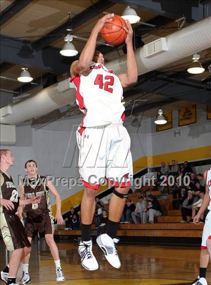 Thumbnail 3 in Foothill vs. Yuba City (Hornet Classic) photogallery.
