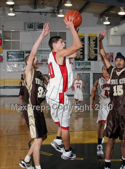 Thumbnail 2 in Foothill vs. Yuba City (Hornet Classic) photogallery.