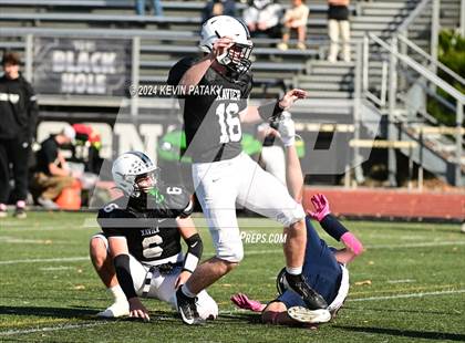 Thumbnail 3 in Foran @ Xavier photogallery.