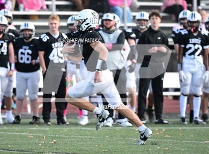 Thumbnail 2 in Foran @ Xavier photogallery.
