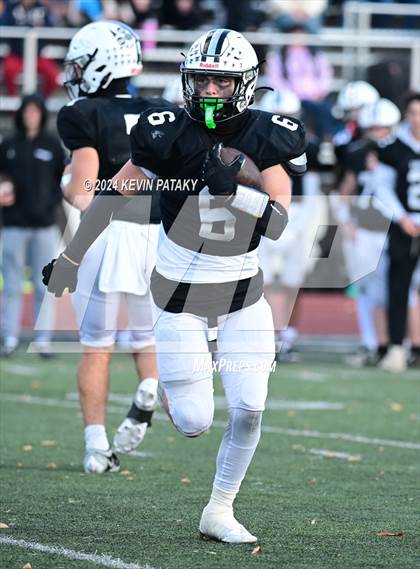 Thumbnail 3 in Foran @ Xavier photogallery.