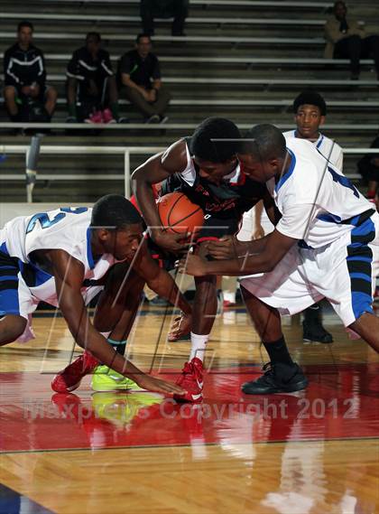 Thumbnail 1 in Chavez vs. South Houston (McDonald's Texas Invitational) photogallery.