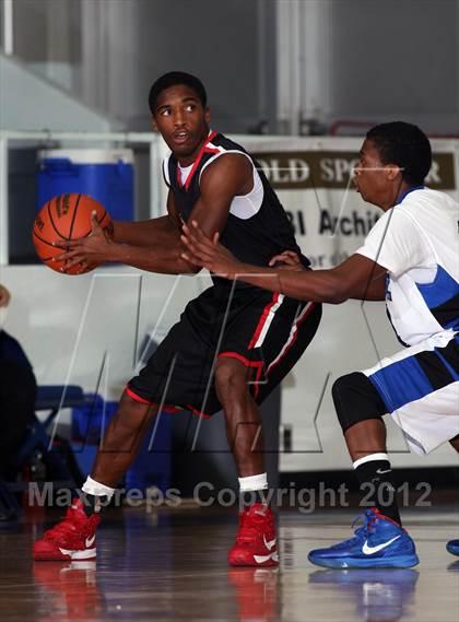 Thumbnail 1 in Chavez vs. South Houston (McDonald's Texas Invitational) photogallery.