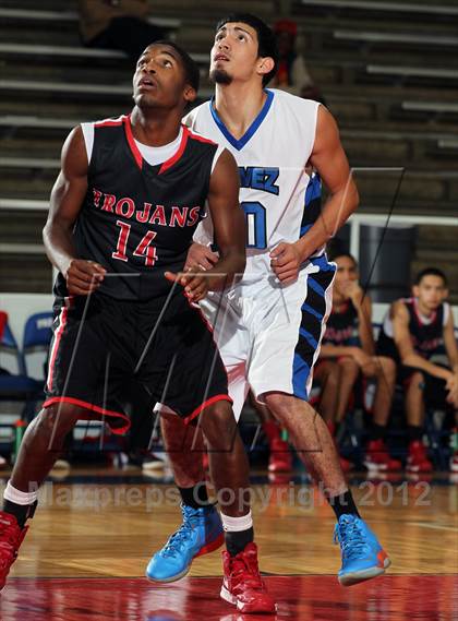 Thumbnail 3 in Chavez vs. South Houston (McDonald's Texas Invitational) photogallery.