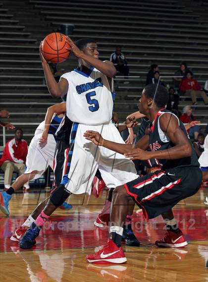 Thumbnail 2 in Chavez vs. South Houston (McDonald's Texas Invitational) photogallery.