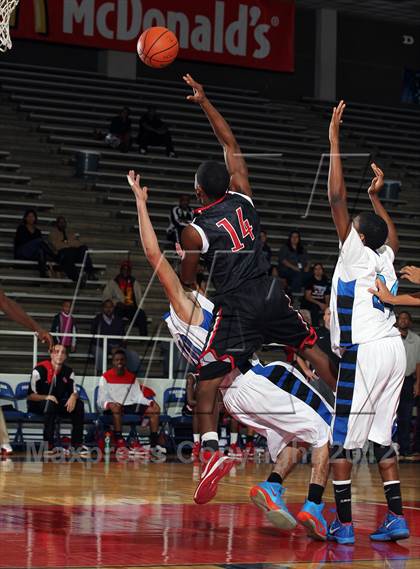 Thumbnail 2 in Chavez vs. South Houston (McDonald's Texas Invitational) photogallery.