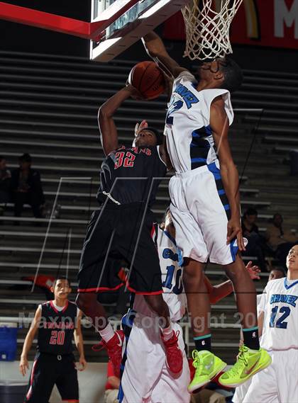 Thumbnail 2 in Chavez vs. South Houston (McDonald's Texas Invitational) photogallery.