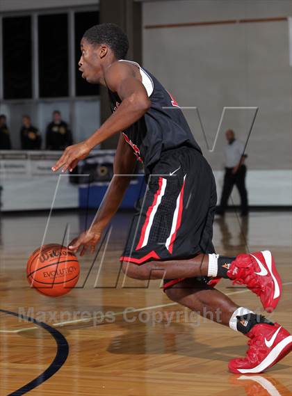 Thumbnail 2 in Chavez vs. South Houston (McDonald's Texas Invitational) photogallery.