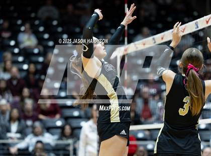 Thumbnail 3 in Iola vs. Crawford (UIL 2A D2 Volleyball Final) photogallery.