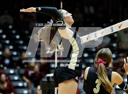Thumbnail 1 in Iola vs. Crawford (UIL 2A D2 Volleyball Final) photogallery.