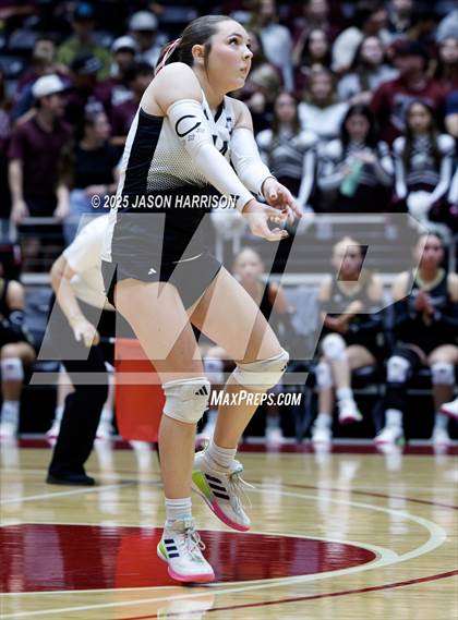 Thumbnail 1 in Iola vs. Crawford (UIL 2A D2 Volleyball Final) photogallery.