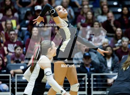 Thumbnail 3 in Iola vs. Crawford (UIL 2A D2 Volleyball Final) photogallery.