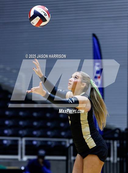 Thumbnail 1 in Iola vs. Crawford (UIL 2A D2 Volleyball Final) photogallery.