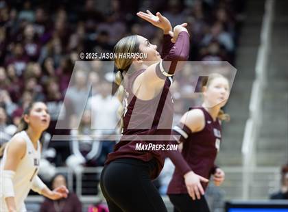Thumbnail 3 in Iola vs. Crawford (UIL 2A D2 Volleyball Final) photogallery.