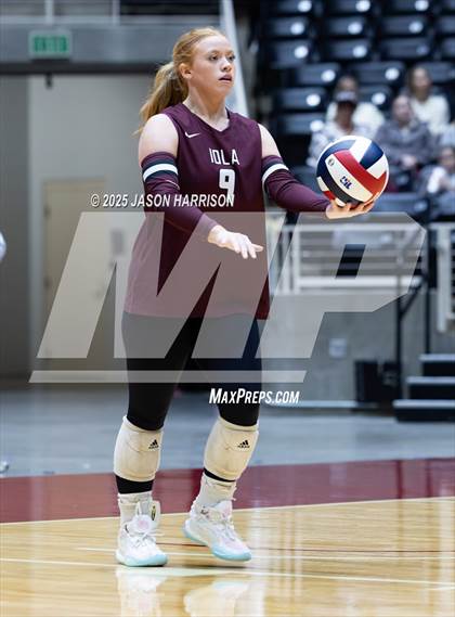 Thumbnail 3 in Iola vs. Crawford (UIL 2A D2 Volleyball Final) photogallery.