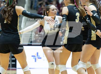 Thumbnail 1 in Iola vs. Crawford (UIL 2A D2 Volleyball Final) photogallery.