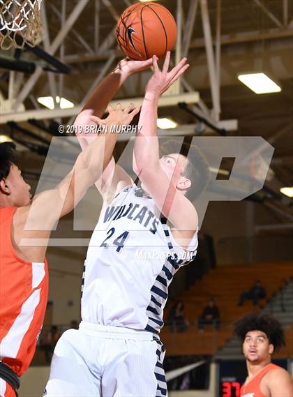 Thumbnail 2 in Eastside Catholic vs. Wilsonville (Les Schwab Invitational) photogallery.