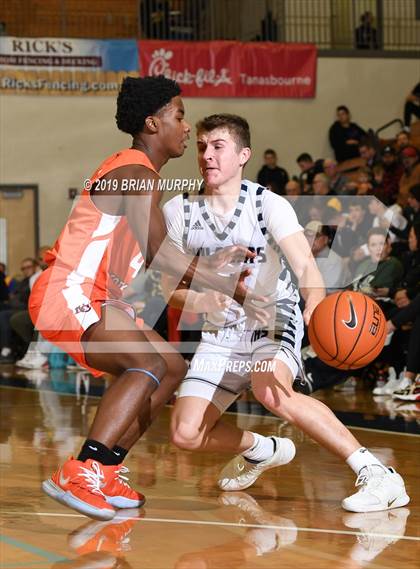 Thumbnail 1 in Eastside Catholic vs. Wilsonville (Les Schwab Invitational) photogallery.