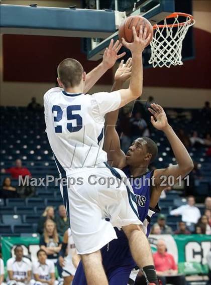 Thumbnail 3 in Foothills Christian vs Horizon (CIF SDS D5 Final) photogallery.