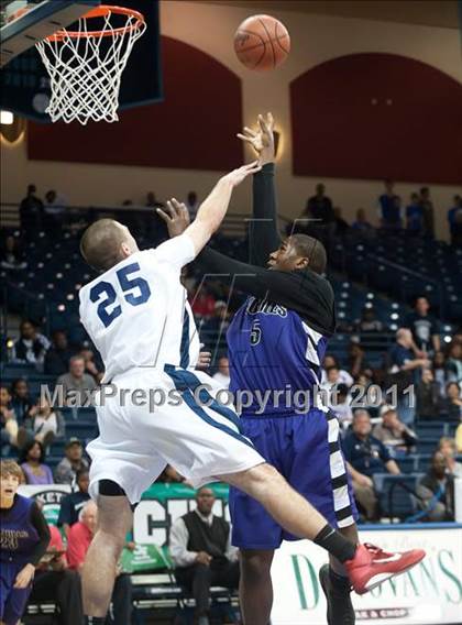 Thumbnail 1 in Foothills Christian vs Horizon (CIF SDS D5 Final) photogallery.