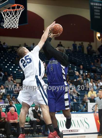 Thumbnail 3 in Foothills Christian vs Horizon (CIF SDS D5 Final) photogallery.