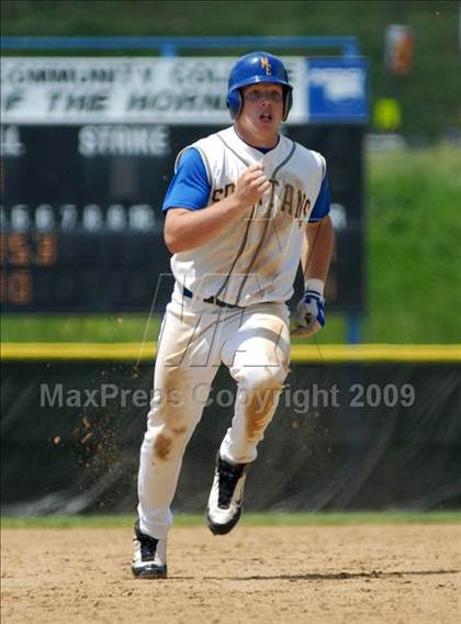 Thumbnail 1 in Clarke vs. Maine-Endwell (NYSPHSAA Class A Semifinal) photogallery.