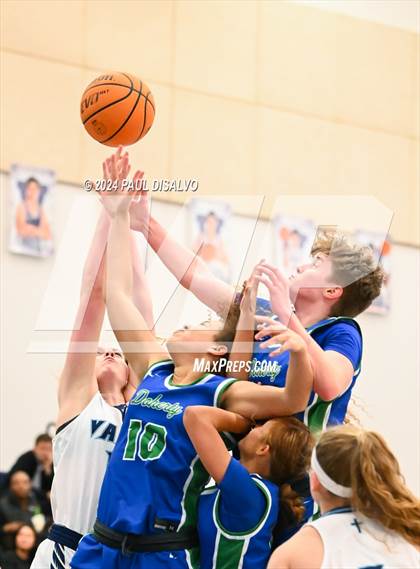 Thumbnail 2 in Doherty @ Valor Christian photogallery.