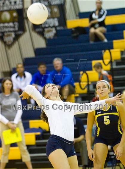 Thumbnail 3 in Bishop Miege @ Aquinas photogallery.