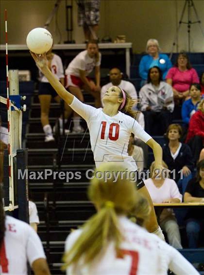 Thumbnail 2 in Bishop Miege @ Aquinas photogallery.