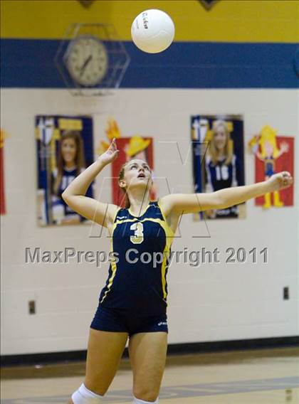 Thumbnail 3 in Bishop Miege @ Aquinas photogallery.