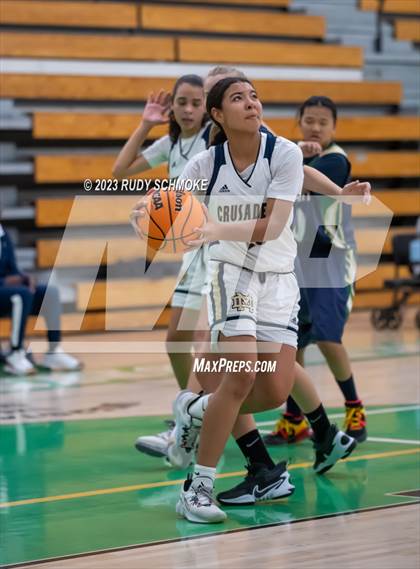 Thumbnail 2 in Del Norte vs. Mater Dei Catholic (MLK Showcase) photogallery.