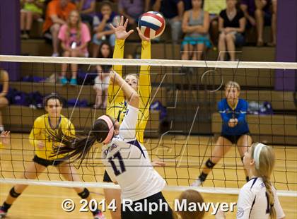 Thumbnail 3 in Boerne vs. Blanco  photogallery.