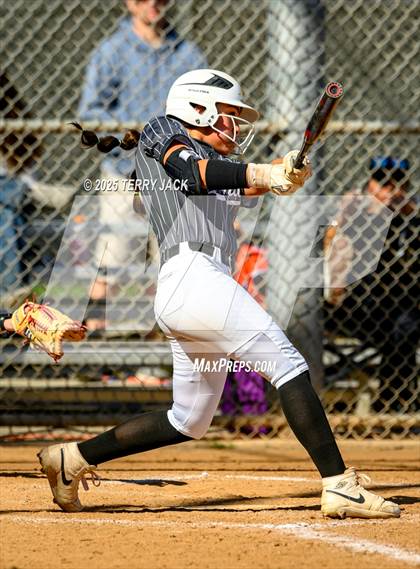 Thumbnail 2 in Foothill vs. Huntington Beach photogallery.