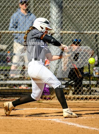 Thumbnail 2 in Foothill vs. Huntington Beach photogallery.