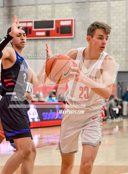 Thumbnail 2 in Mater Dei vs. Los Altos photogallery.